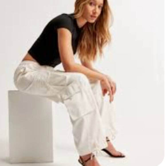 Abercrombie & Fitch High Rise Baggy Cargo Pants - Picture 3 of 6